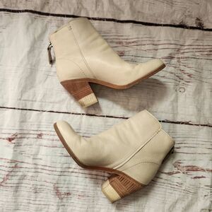 Frye Cameron Chevron Cream Color Booties Size 6.5
